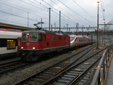 FFS Re 4/4 II 11192 con parte del Trenitalia ETR 610 002